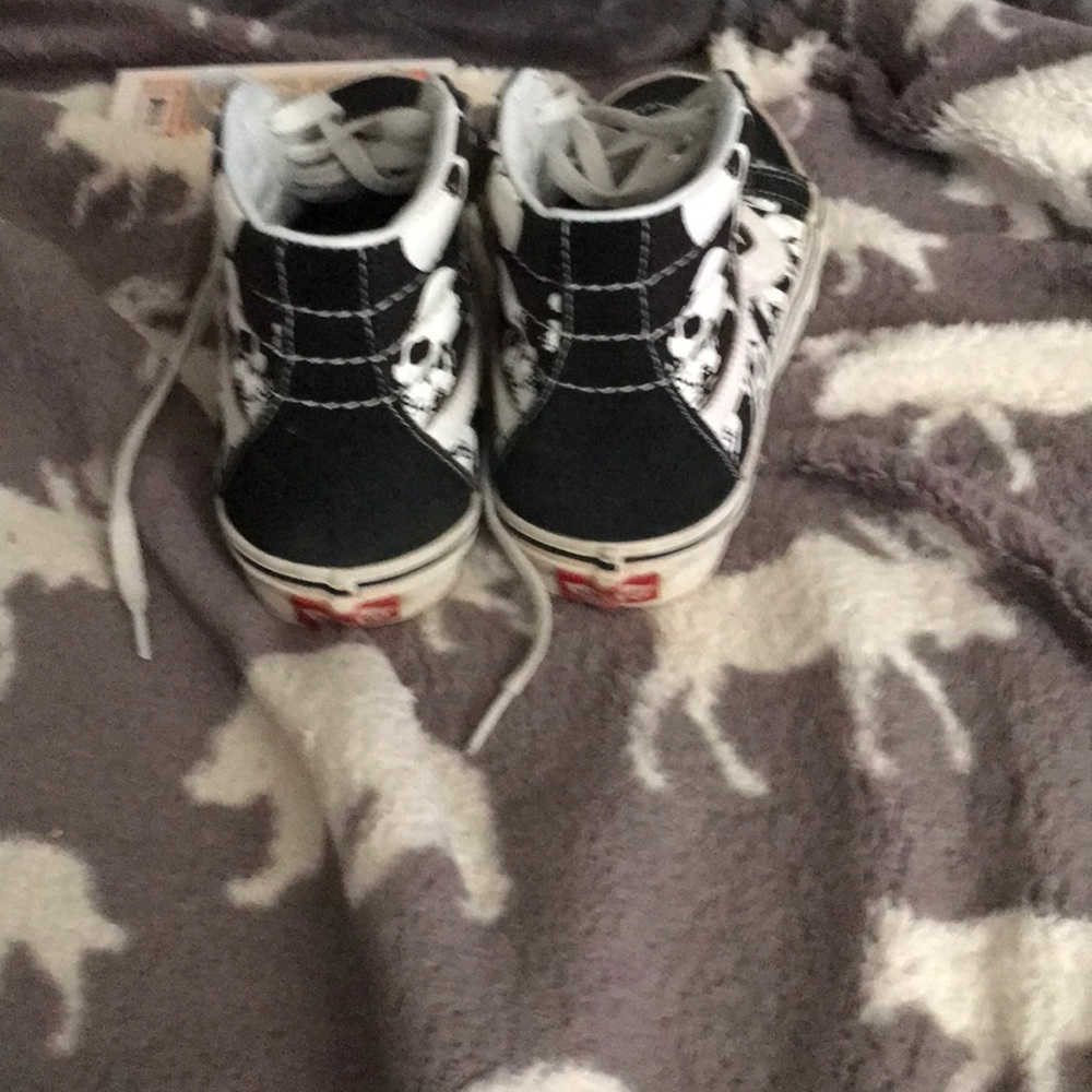 Shoes - Picture 6 of 6
